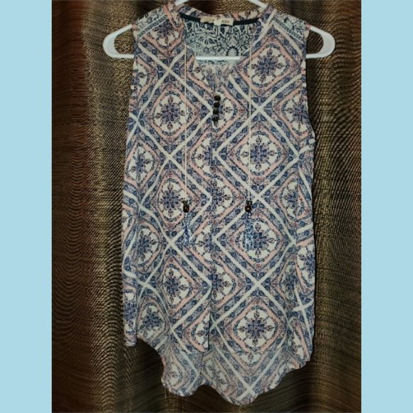 Small Sleeveless Hi-Lo Tunic - Picture 1 of 3